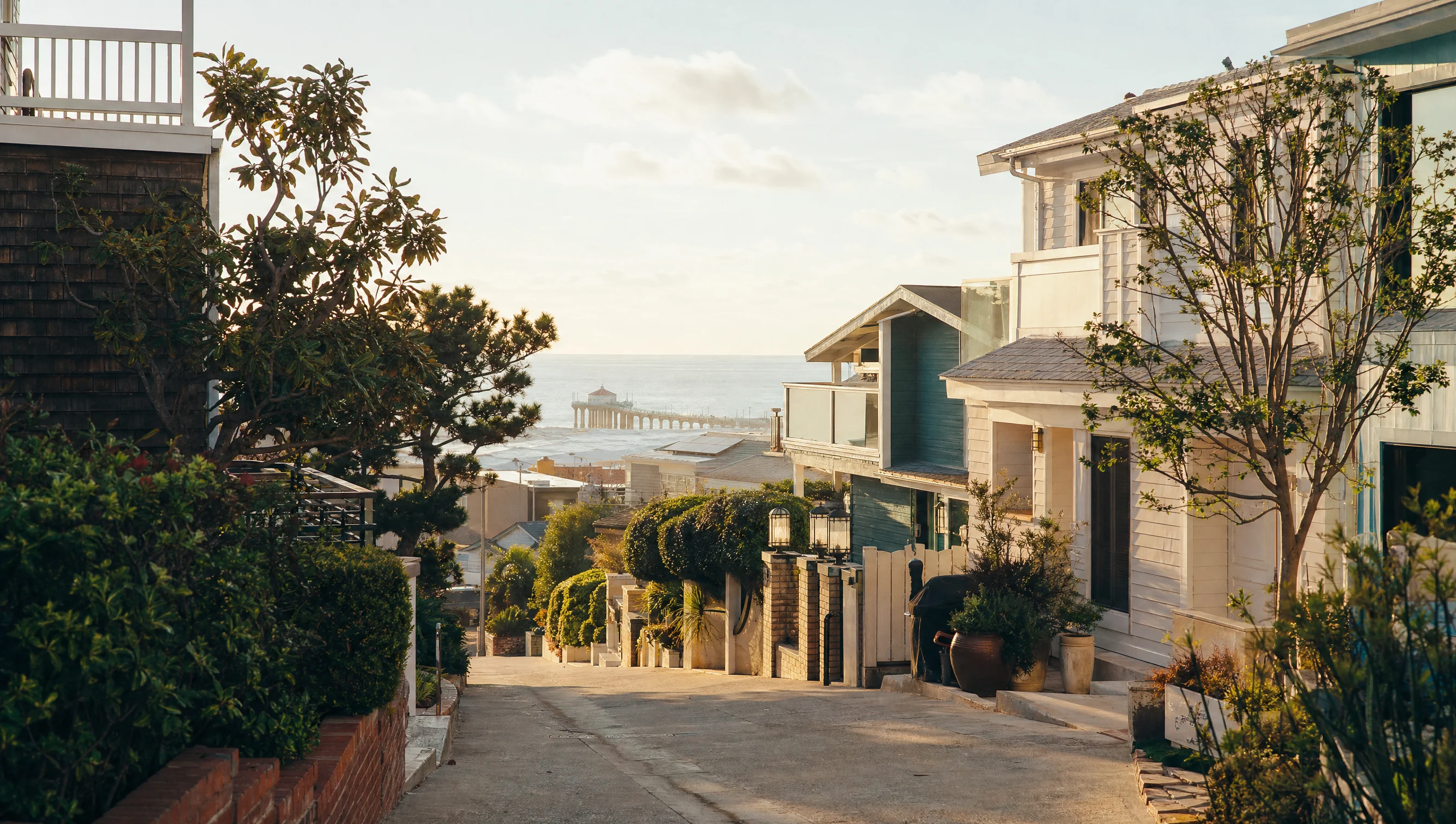Manhattan Beach walk street and ocean haze
